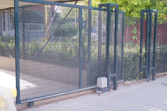 電気金属の庭の柵 4.5x2.0m のスライド ゲート 4.0m 4.5m 5.0m 6.0m 幅