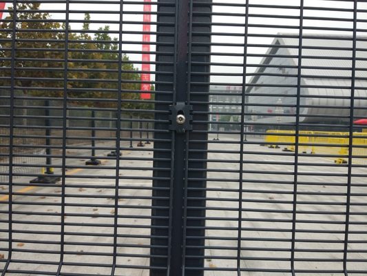 空港/刑務所2.0mの高さの反上昇の安全柵76.2x12.7mmの穴のサイズ