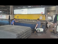 3Dセキュリティメッシュが曲げられています