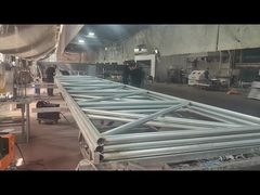 メッシュフレームが溶接されている