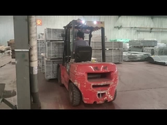 梱包された商品は倉庫に保管されています