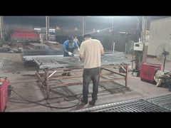 チェーンリンクフェンス風の仮設フェンスの制作ビデオ