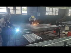 オーストラリアに発送された3Dフェンスの溶接方法です