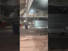 侵入防止フェンスの溶接工程