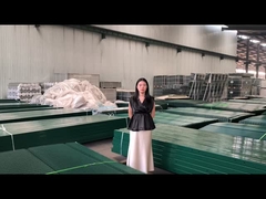 その管状のフェンスポストはとても美しいです