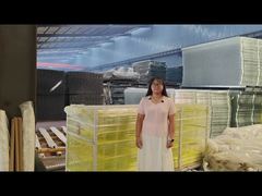 縁保護フェンス付きのパレットパッケージ