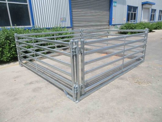 溶接される製造の製造者2x2を得て牛によって溶接された金網のパネルに電流を通した