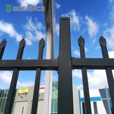 OEM & ODM 伸縮式鋼管・鍛鉄製フェンス 業務用・住宅用安全フェンス（熱処理木材使用）