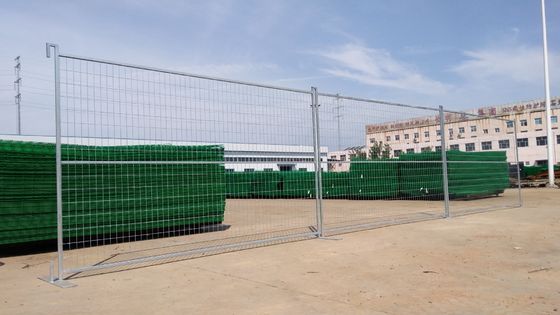 アメリカ市場標準 6 x 12 フィート 鉄鋼化 建設用 仮設 チェーンリンク フェンス パネル
