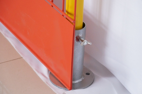 50*200mmの穴のサイズの端保護障壁ポリ塩化ビニールはオレンジ色に塗った